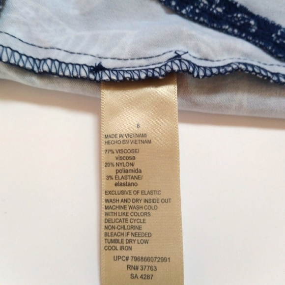 Rafaella Comfort Flowers Print Pants - Picture 6 of 6